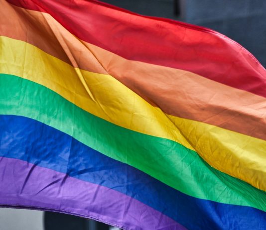 Certificats pour les couples homosexuels | Costa Atlantica évacué | Mesures de la Banque du Japon