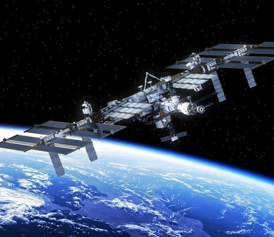 Deux Japonais dans l’espace | La Chine surveille Fukushima | Soutien téléphonique pendant la Golden Week