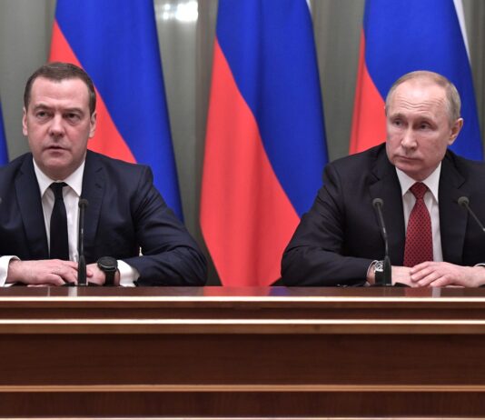 Pression russe | Recrudescence de covid | Surveillance de la police