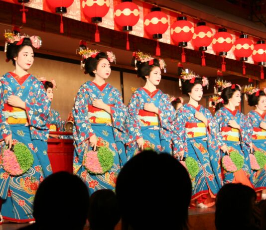 Transparence financière | Nouvelle technologie | Bar de geisha