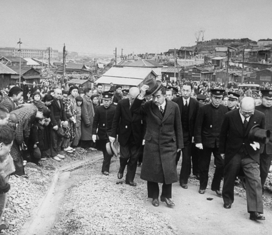 Centenaire de l’ère Shōwa | Renforcement des capacités de défense | Baisse de la production